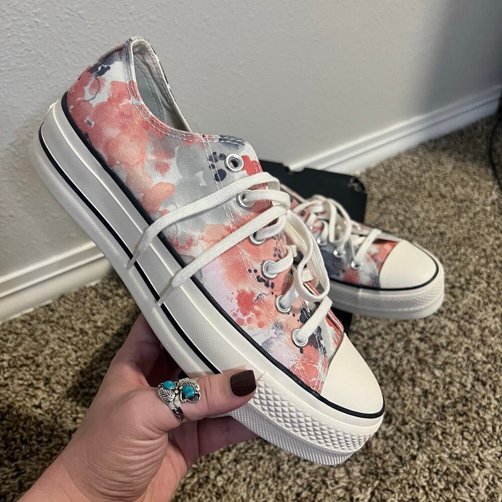 NIB Floral Platform Converse Size 9 NWT - image 2